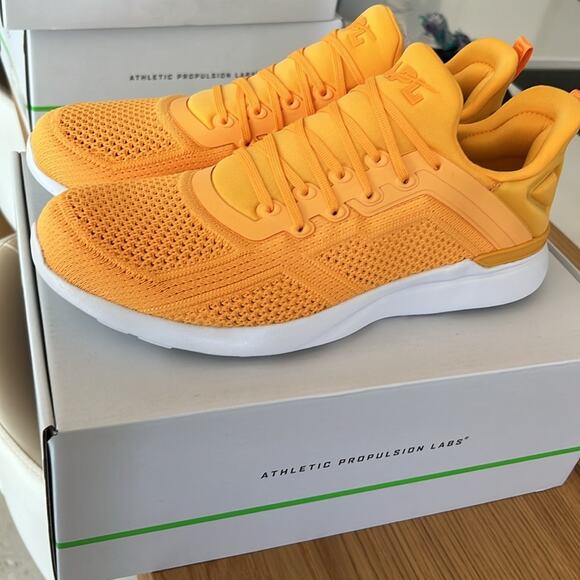 NIB $250 APL Men's techloom tracer 10.5 mango / white - Picture 8 of 9